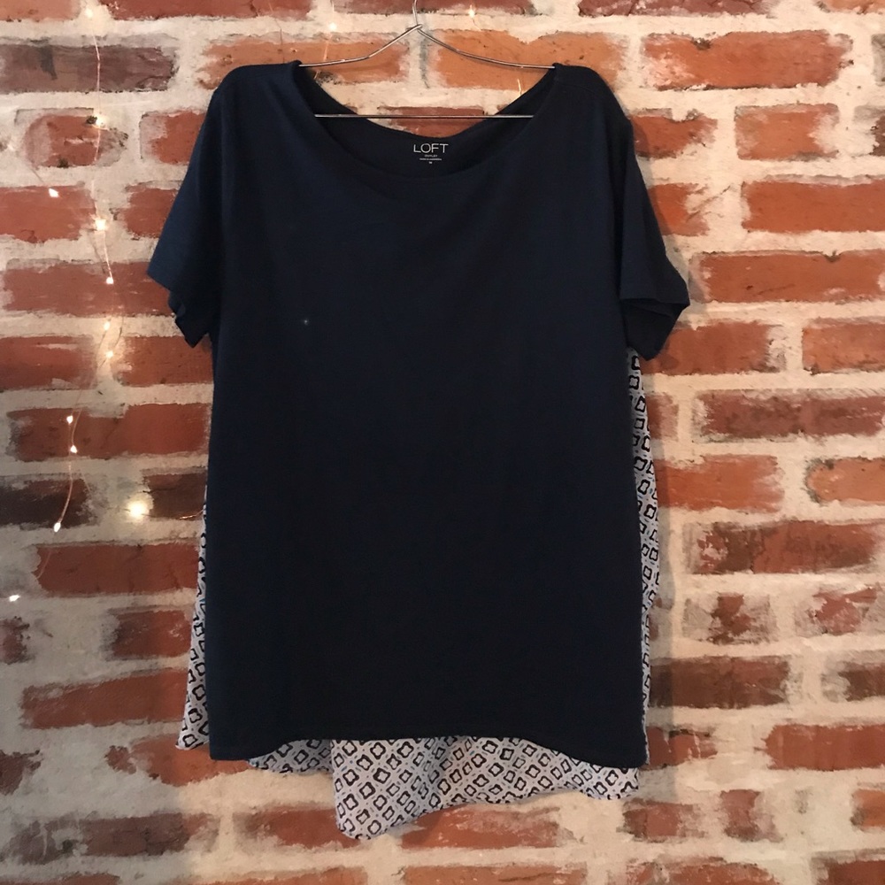 Navy t-shirt with back detail, perfect for spring